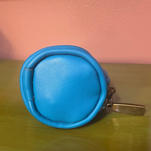 ANOKI PARIS Teal Green Blue Leather Keychain Key Holder Keeper NWOT 4.25x3 - Picture 5 of 7